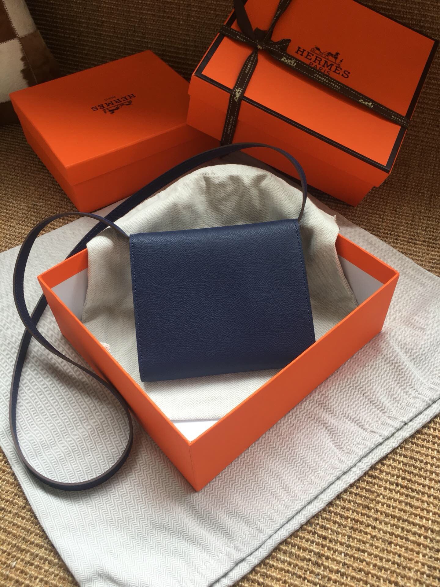 Hermes Sapphire Clic 16 Wallet With Strap