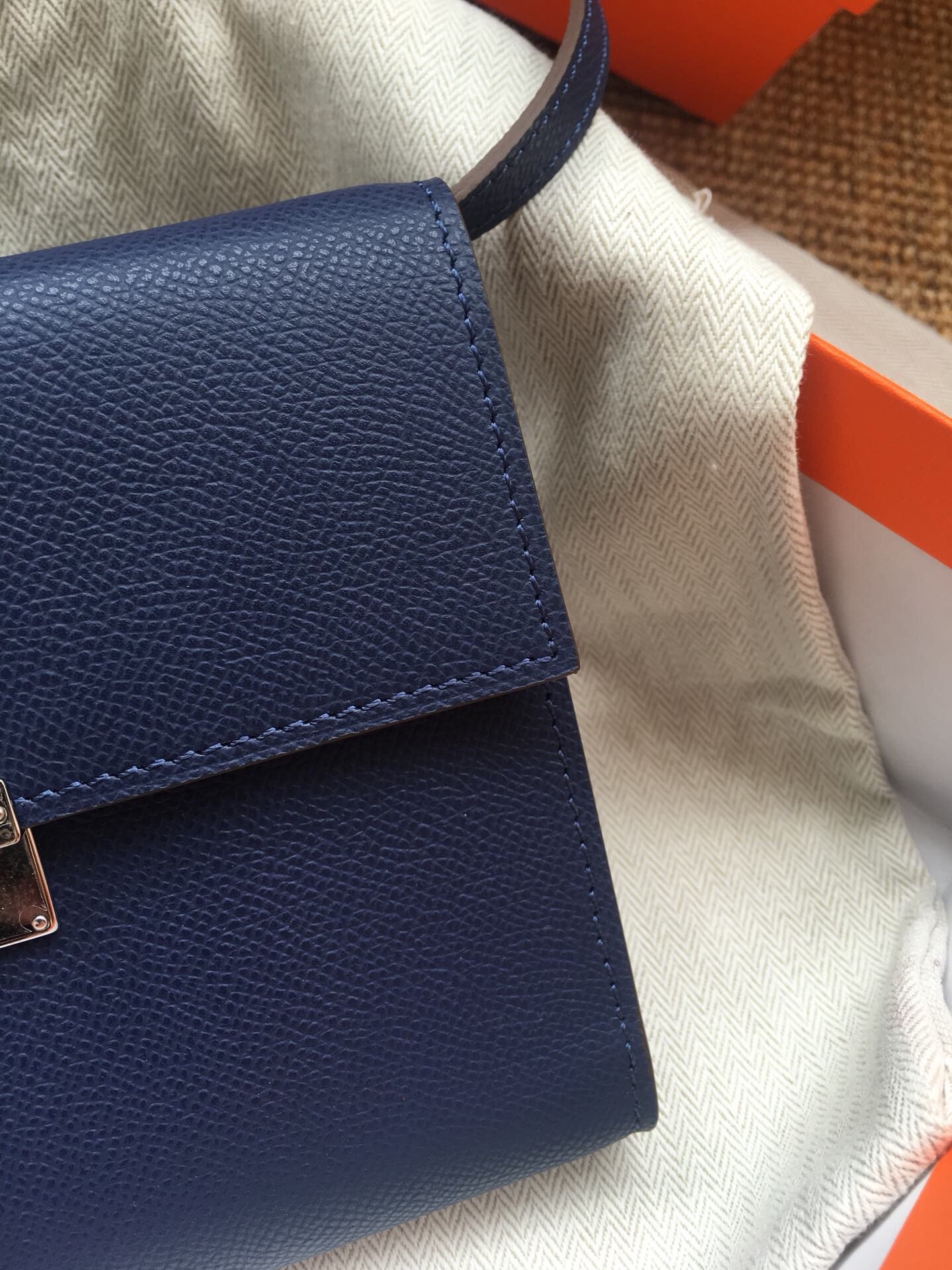 Hermes Sapphire Clic 16 Wallet With Strap