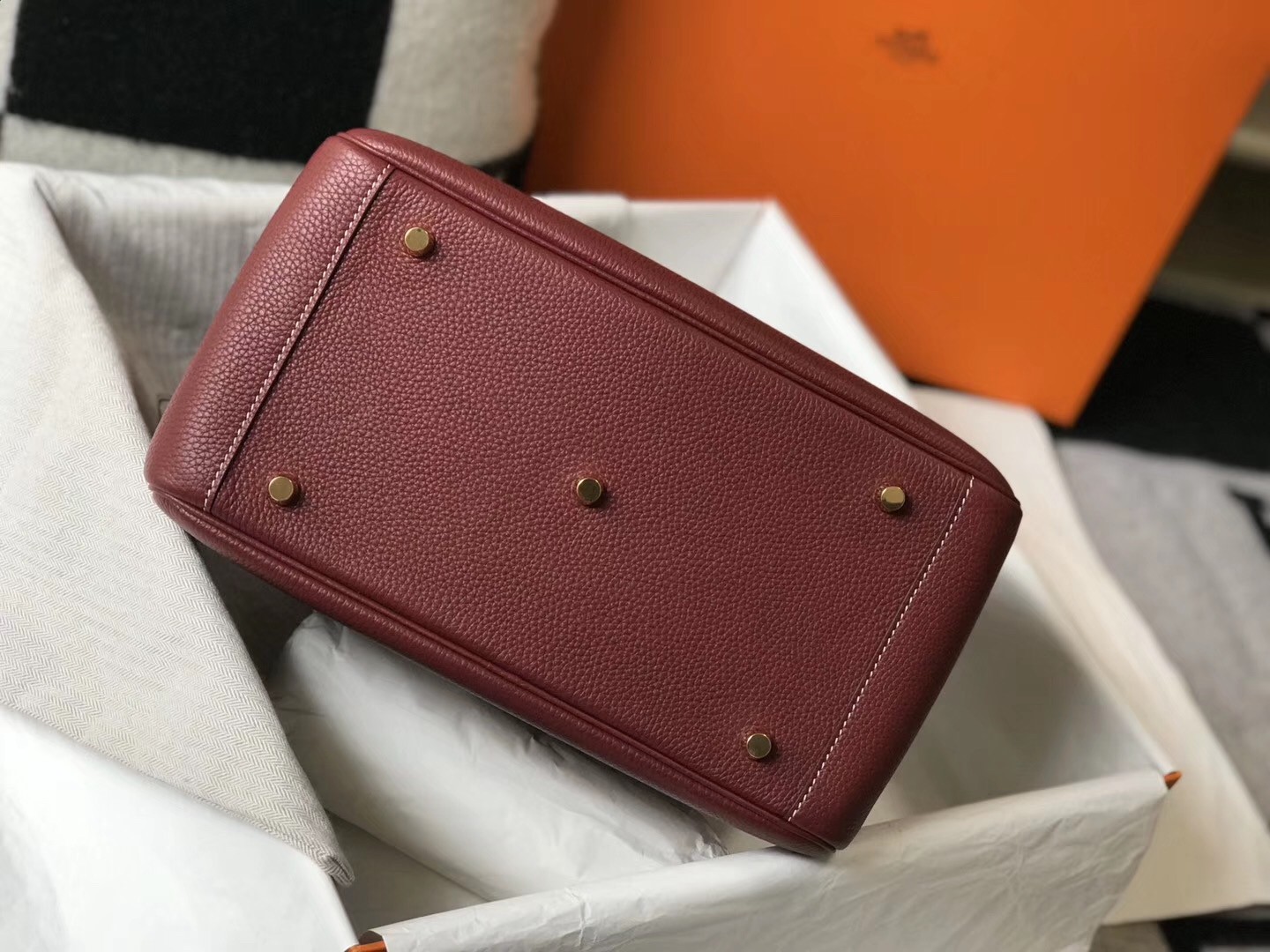 Hermes Lindy 30cm Bag In Bordeaux Clemence Leather