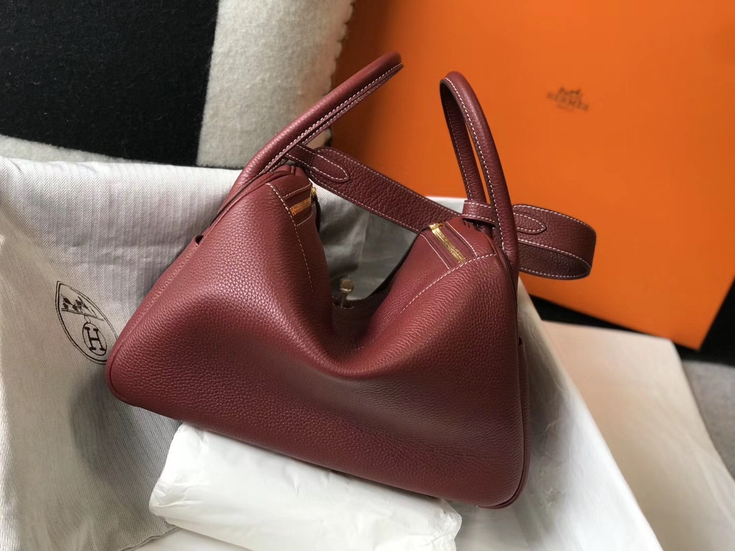 Hermes Lindy 30cm Bag In Bordeaux Clemence Leather