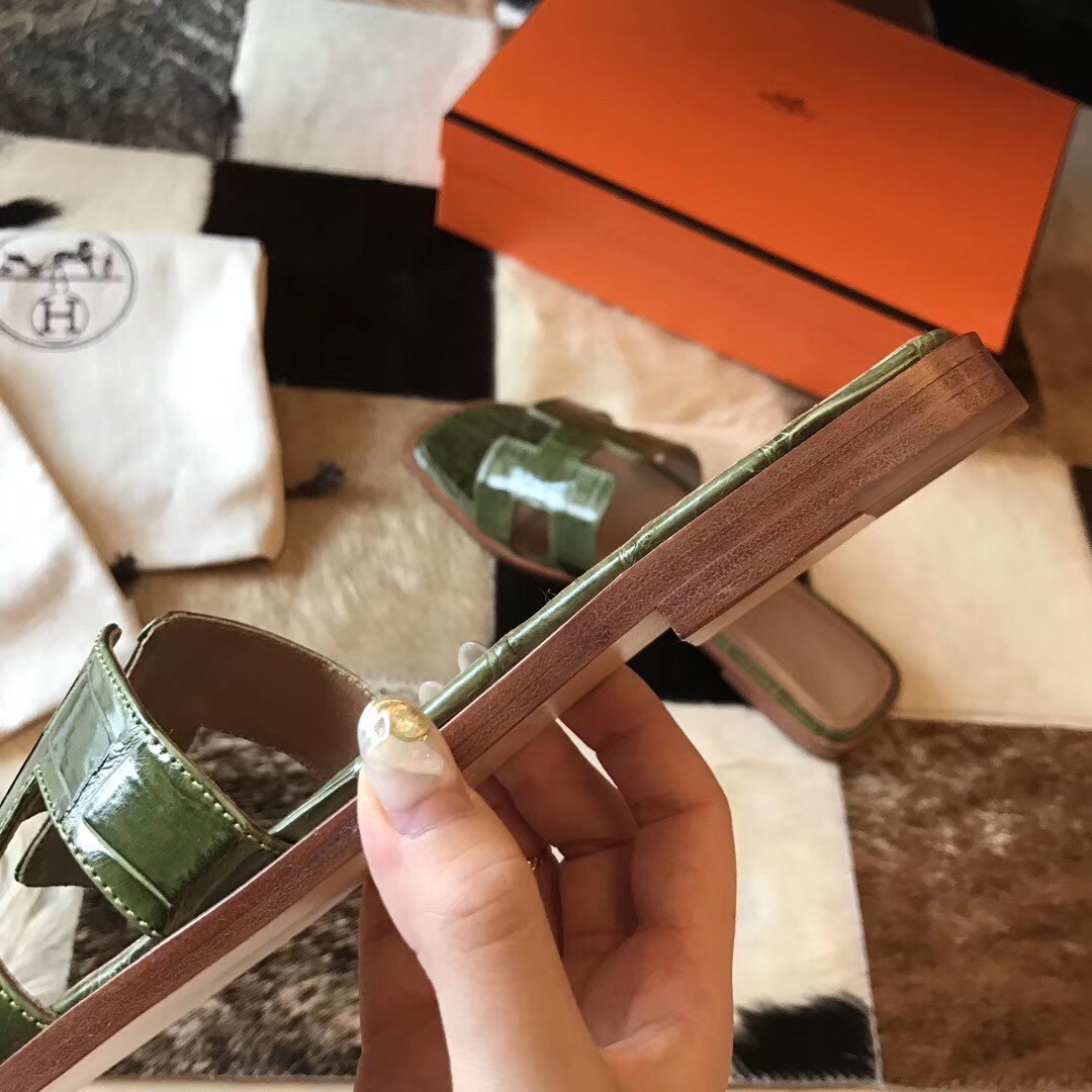 Hermes Oran Sandals In Olive Shiny Niloticus Crocodile