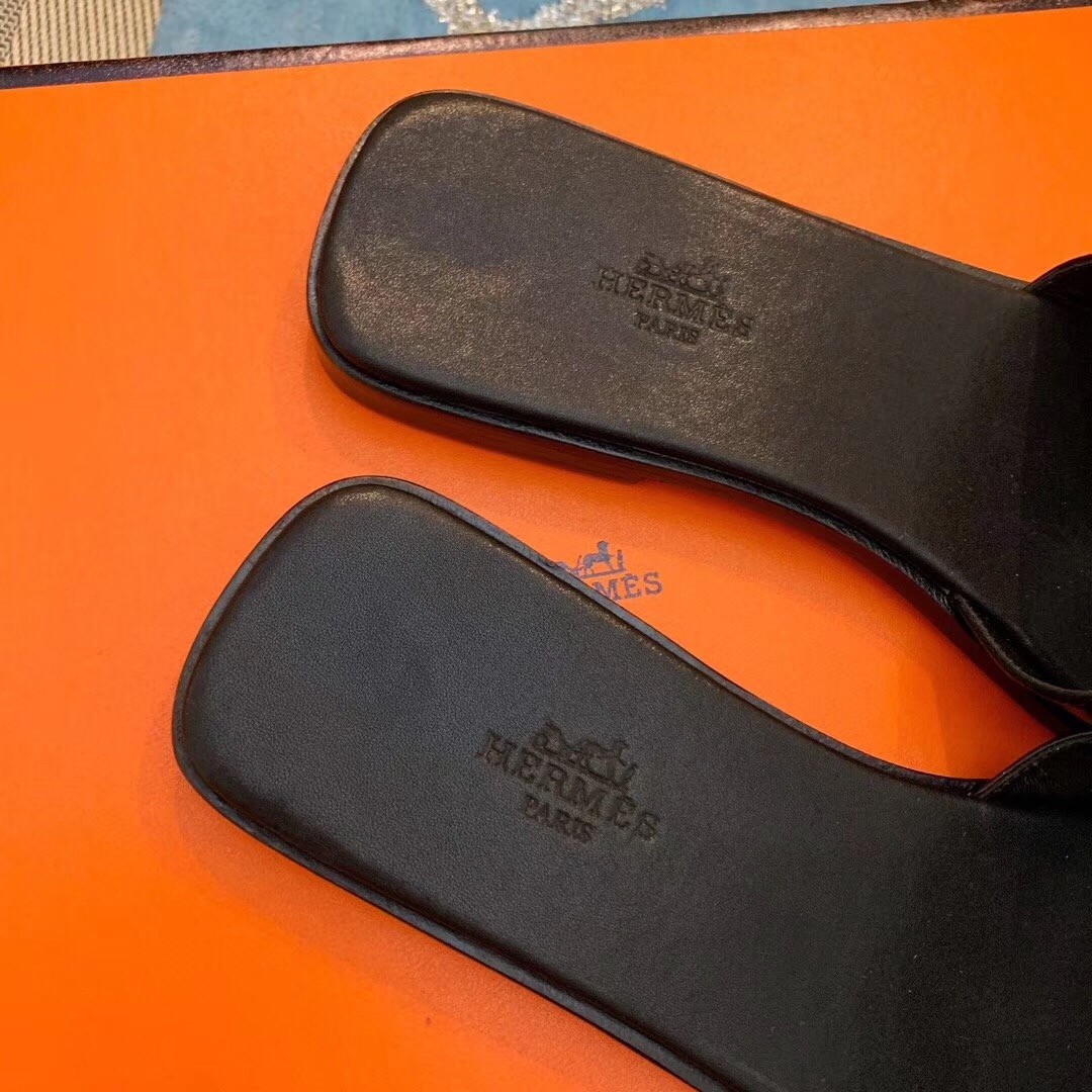 Hermes View Sandals In Black Patent leather