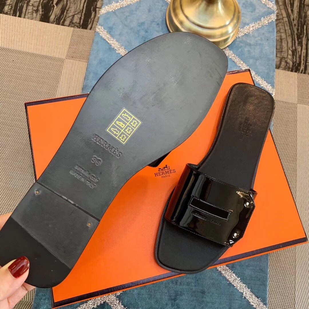 Hermes View Sandals In Black Patent leather