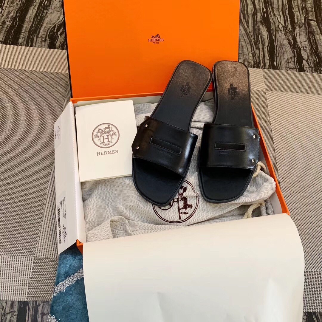 Hermes View Sandals In Black Calfskin leather