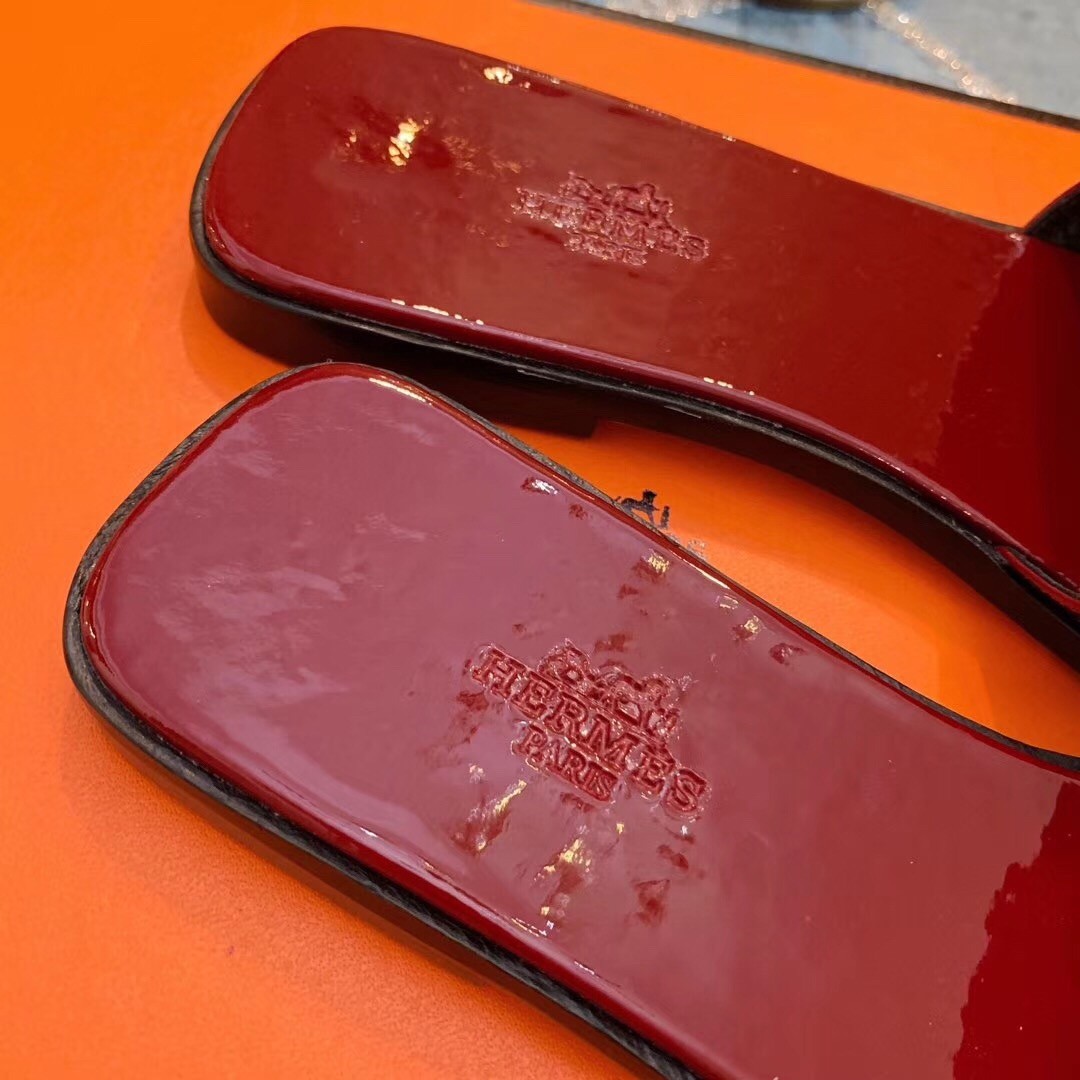 Hermes View Sandals In Ruby Patent Leather