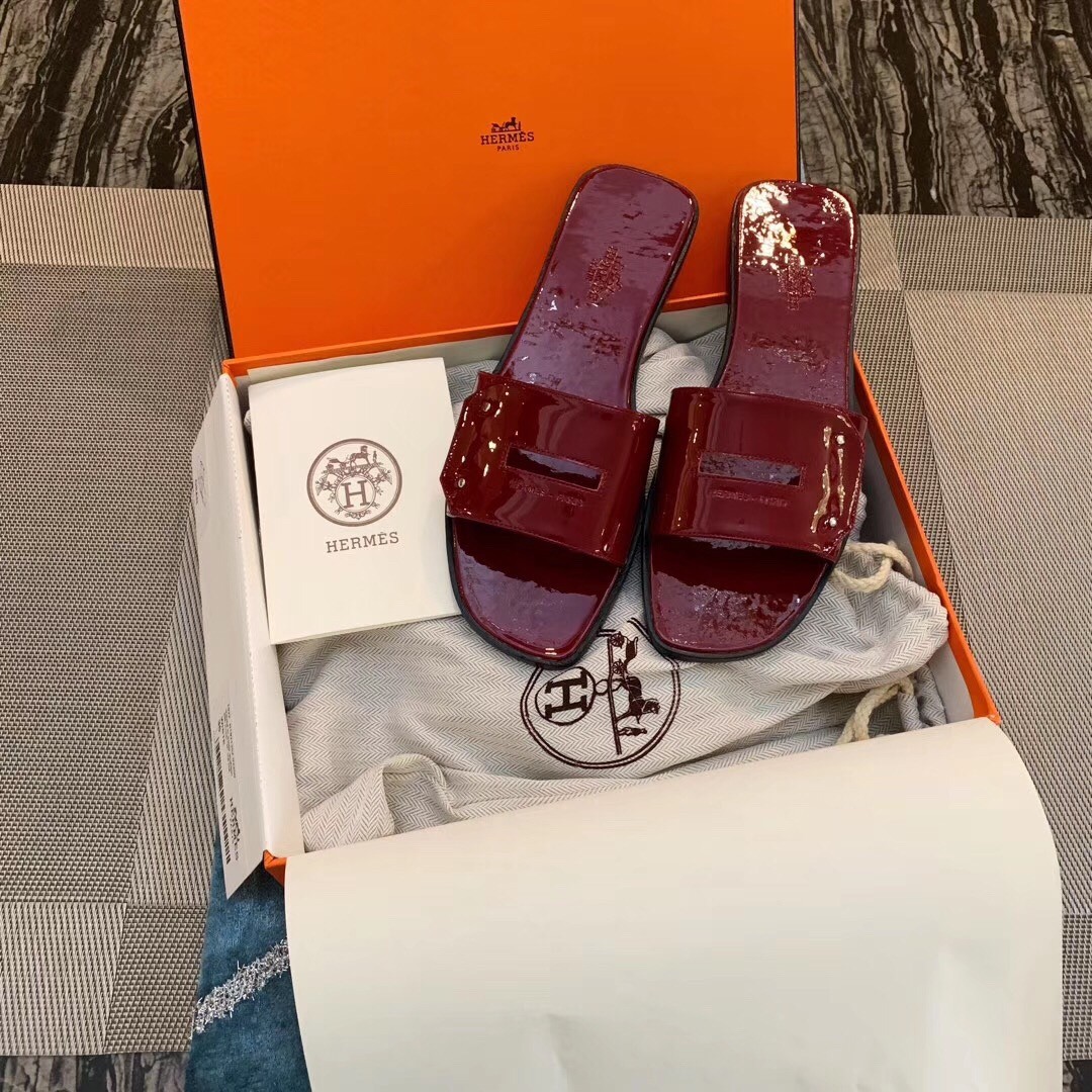 Hermes View Sandals In Ruby Patent Leather