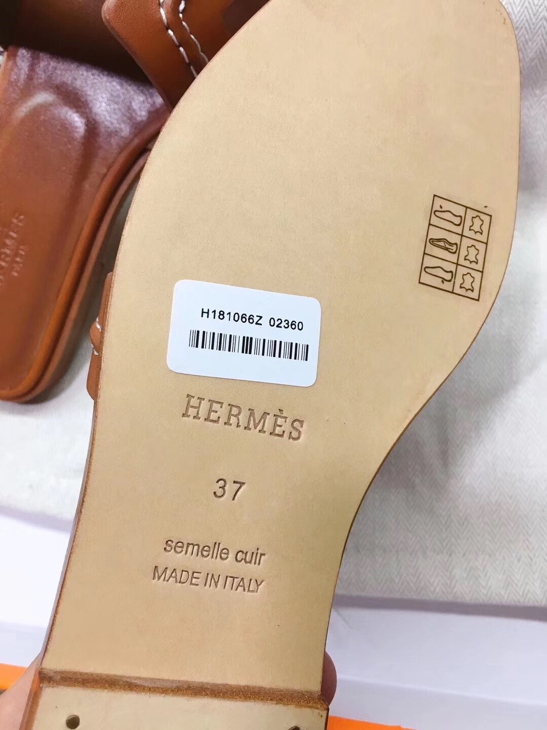 Hermes Oran Sandals In White Leather With Stitched Detail