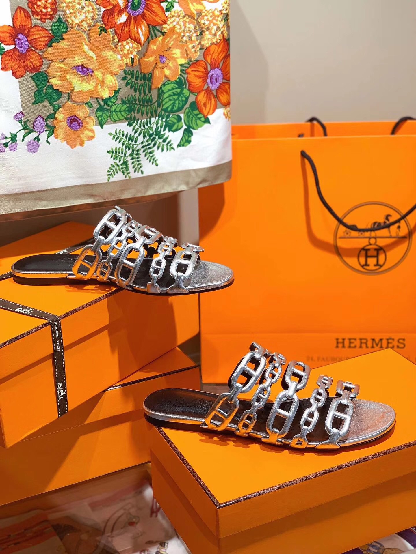 Hermes Thalassa Sandals In Silver Metallic Calfskin