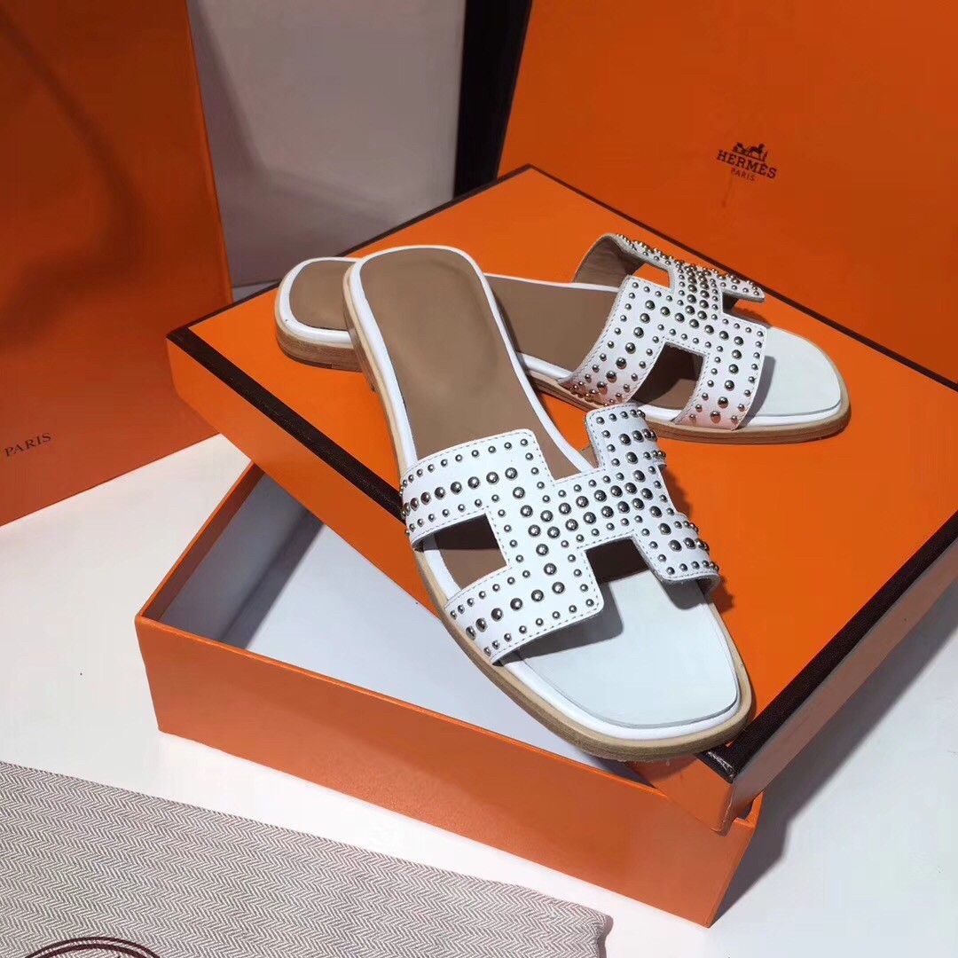 Hermes Oran Studs Sandals In White Leather