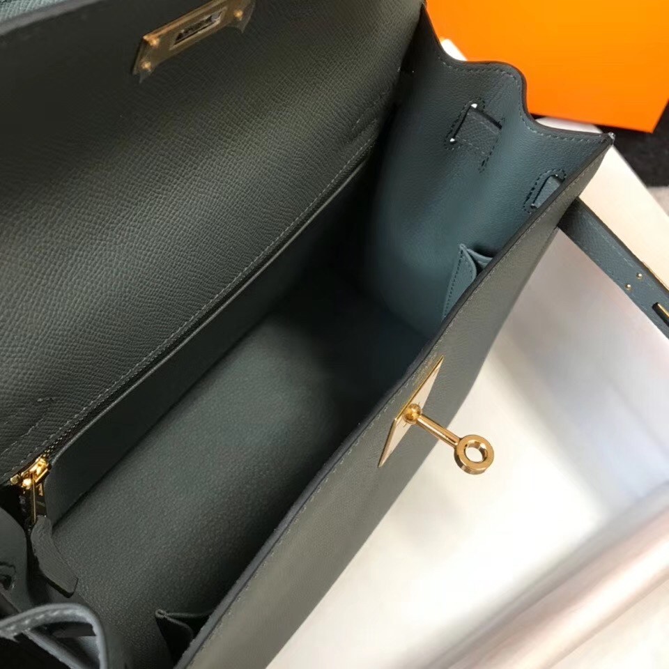 Hermes Vert Amande Epsom Kelly 28cm Sellier Bag GHW
