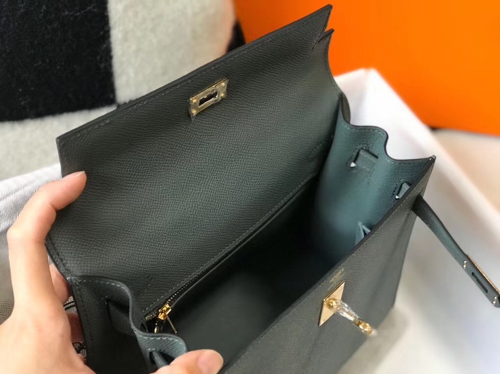 Hermes Vert Amande Epsom Kelly 25cm Sellier Bag GHW