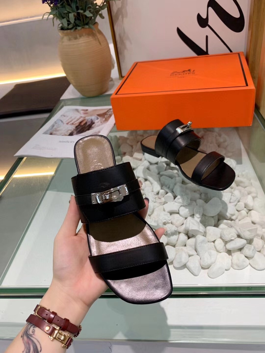 Hermes Avenue Sandals In Black Calfskin