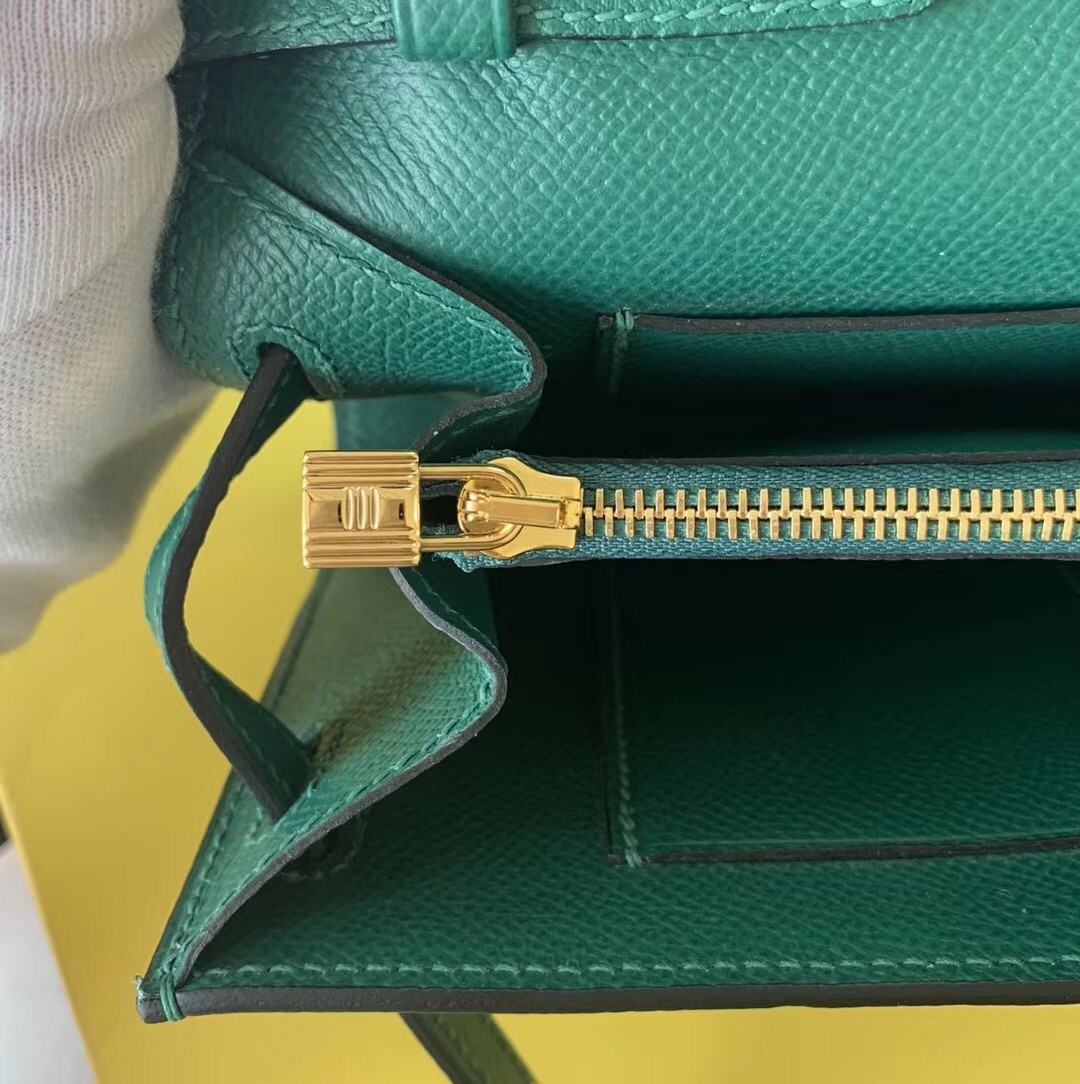 Hermes Kelly Classique To Go Wallet In Malachite Epsom Calfskin