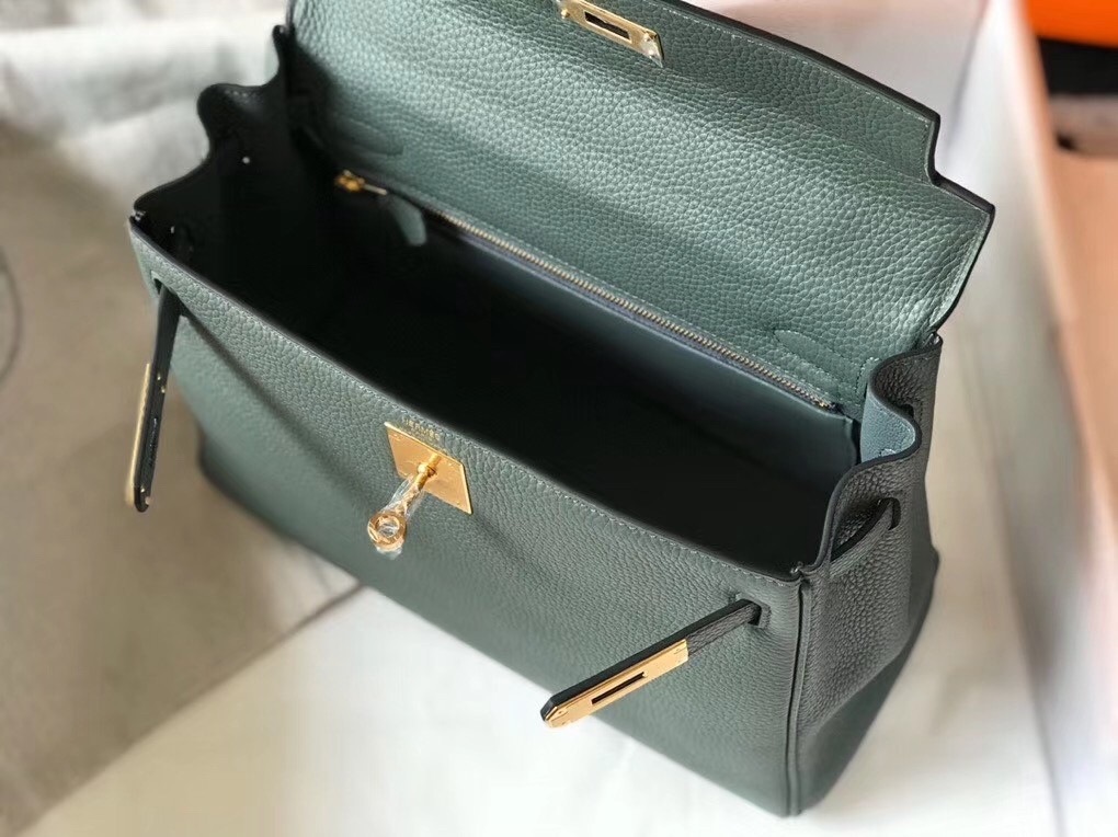 Hermes Vert Amande Clemence Kelly 28cm Bag GHW