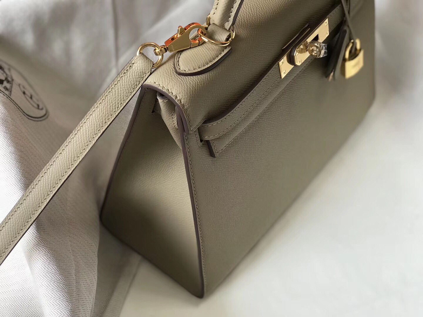 Hermes Kelly 28cm Sellier Bag In Tourterelle Epsom Leather