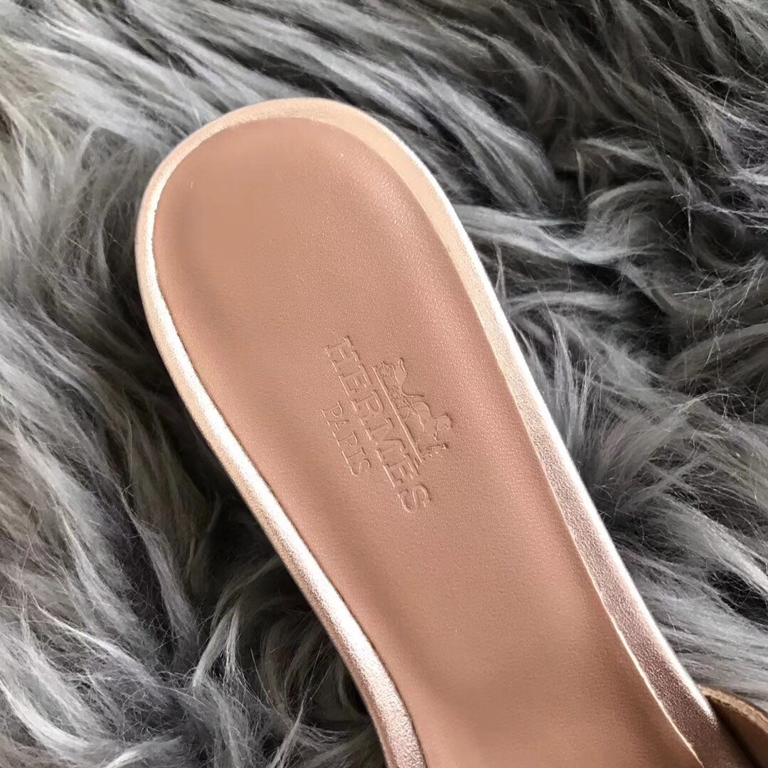 Hermes Oasis Sandals In Gold Swift Leather