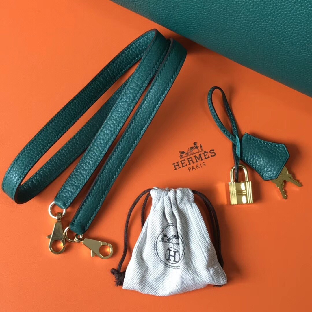 Hermes Kelly 32cm Retourne Bag In Malachite Clemence Leather