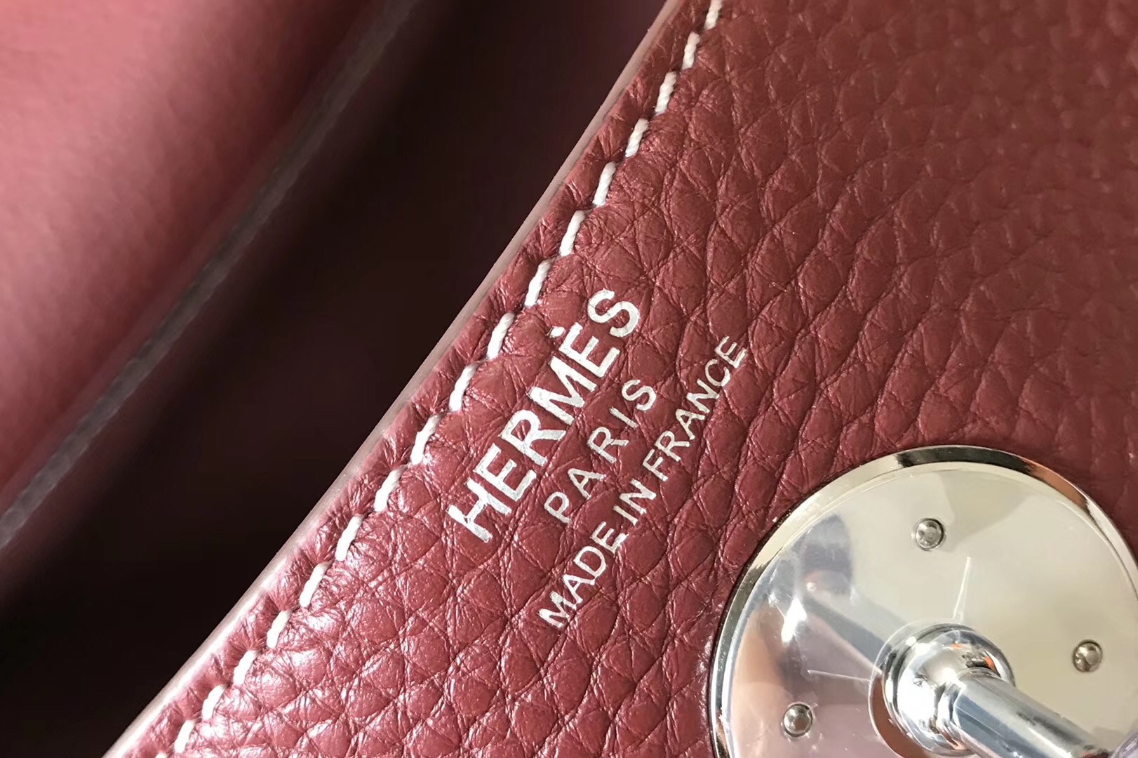 Hermes Lindy 26cm Bag In Bordeaux Clemence With PHW