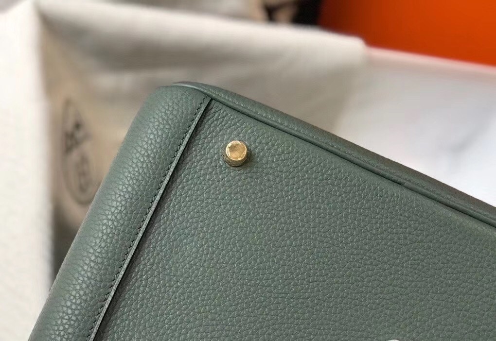 Hermes Lindy 26cm Bag In Vert Amande Clemence With GHW