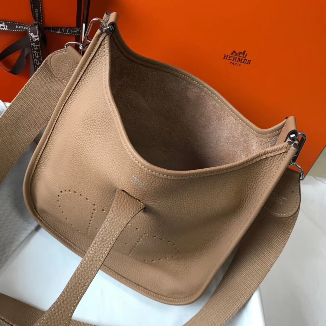 Hermes Evelyne III 29 Bag In Trench Clemence Leather