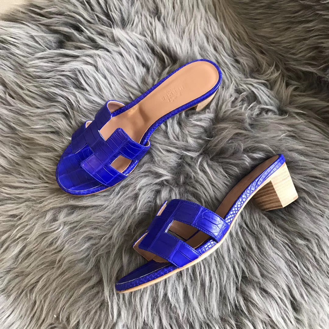 Hermes Oasis Sandals In Blue Matte Niloticus Crocodile