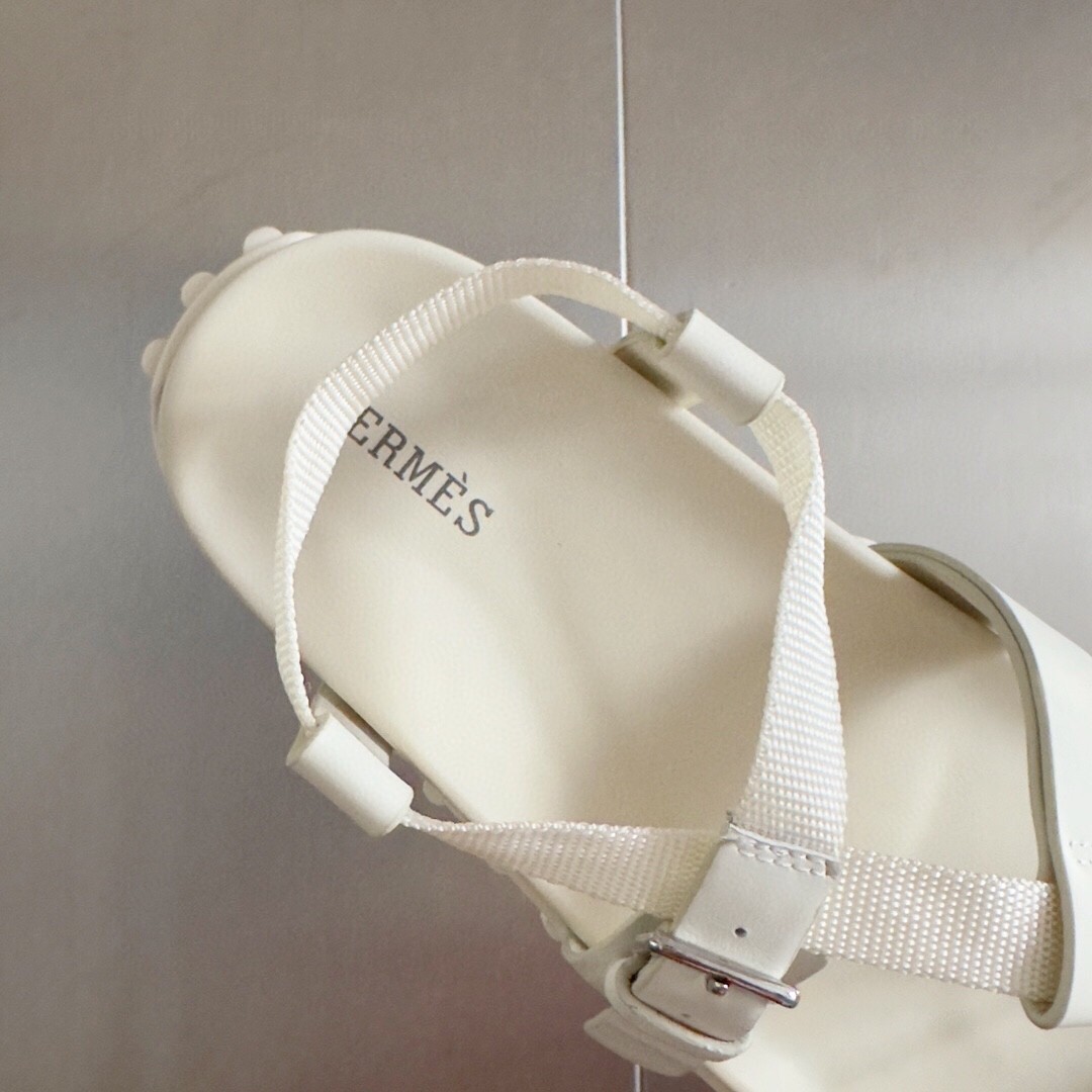 Hermes Inboard Sandals in White Leather and Ribbon