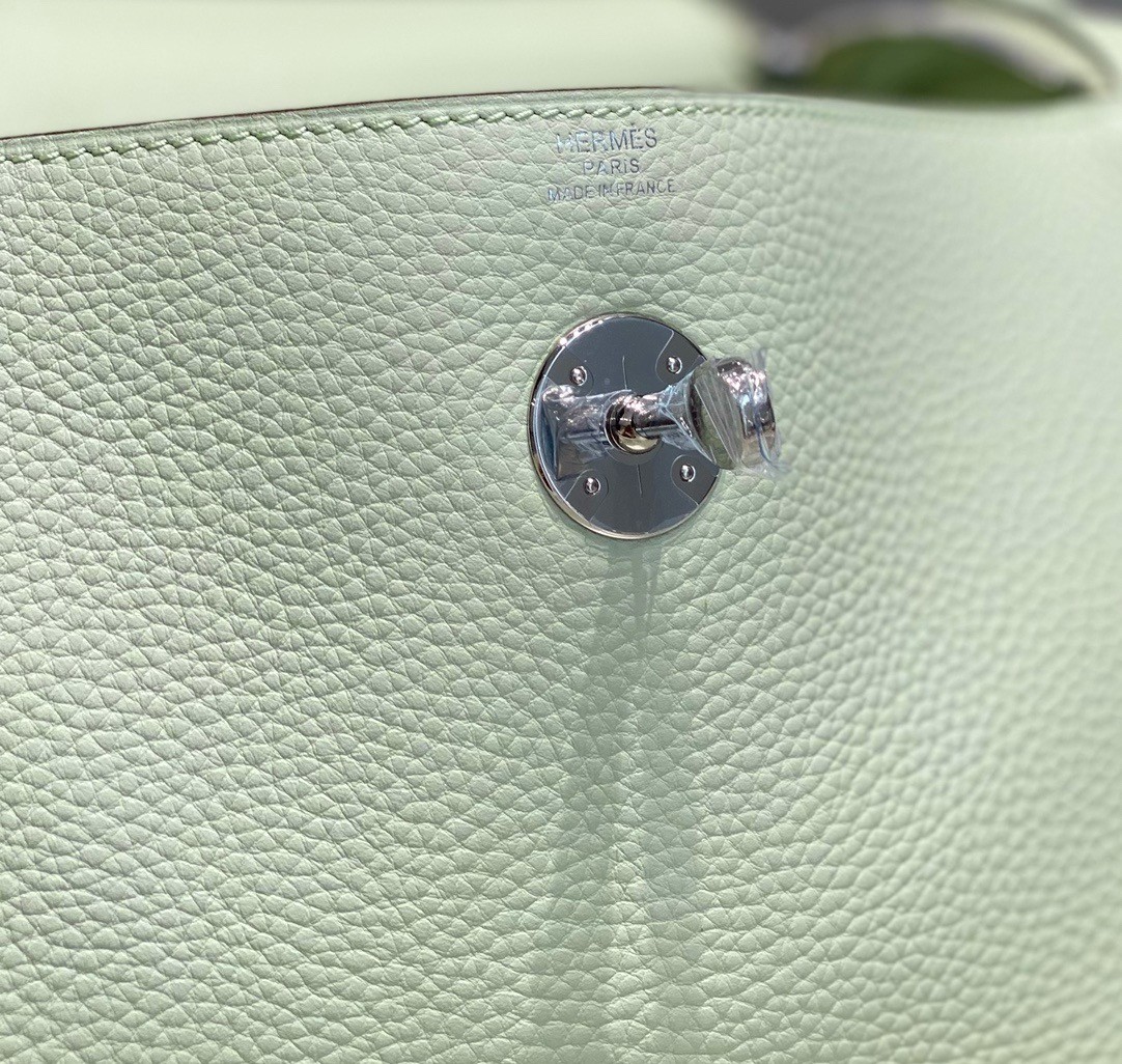 Hermes Lindy 30cm Bag In Vert Fizz Clemence Leather PHW