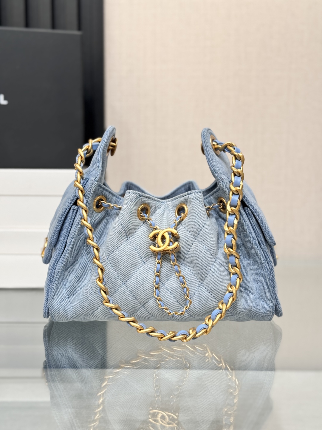CHANEL 25 mini Handbag in Washed Denim(20*22*12.5cm)