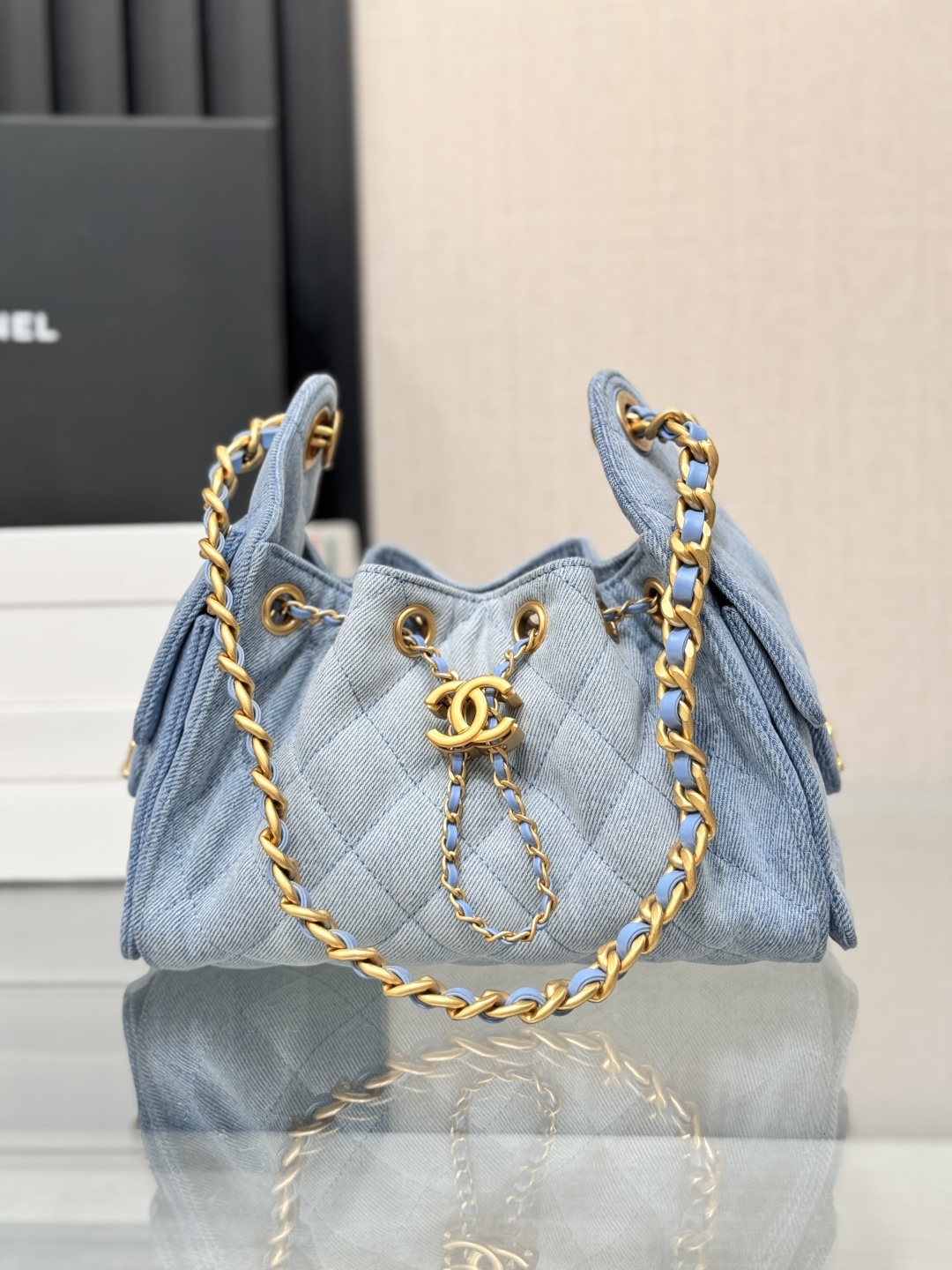CHANEL 25 mini Handbag in Washed Denim(20*22*12.5cm)