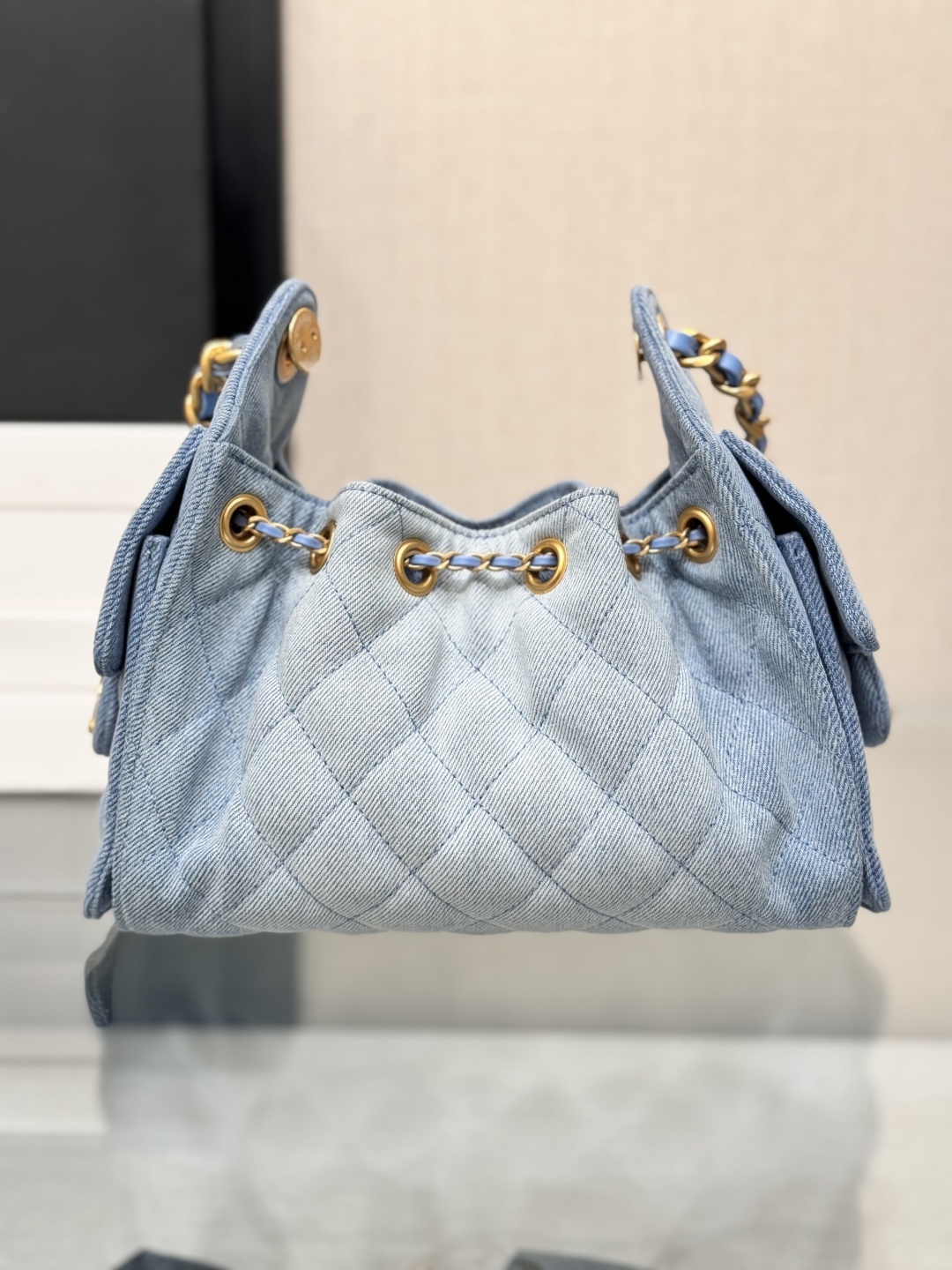 CHANEL 25 mini Handbag in Washed Denim(20*22*12.5cm)