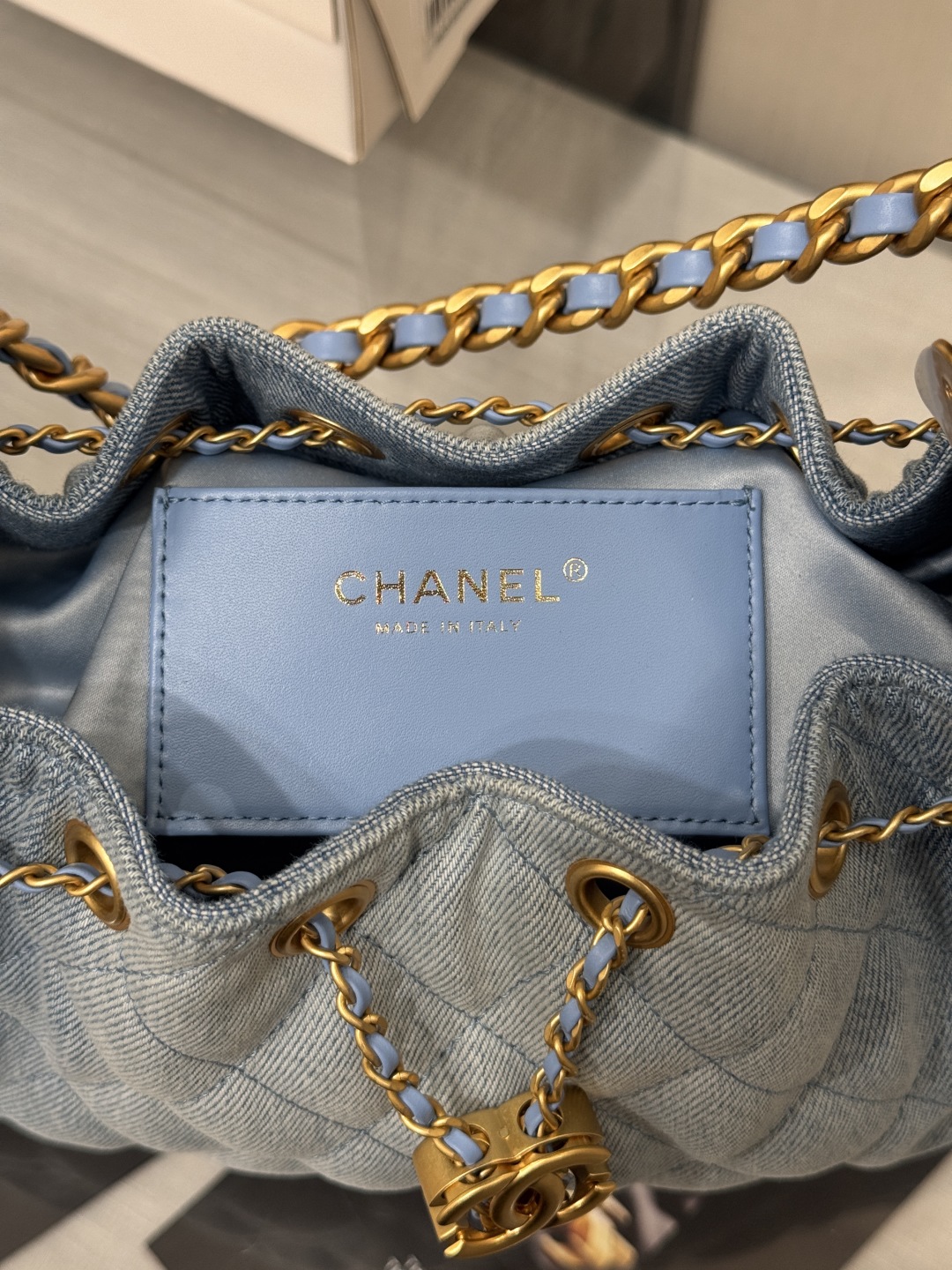 CHANEL 25 mini Handbag in Washed Denim(20*22*12.5cm)
