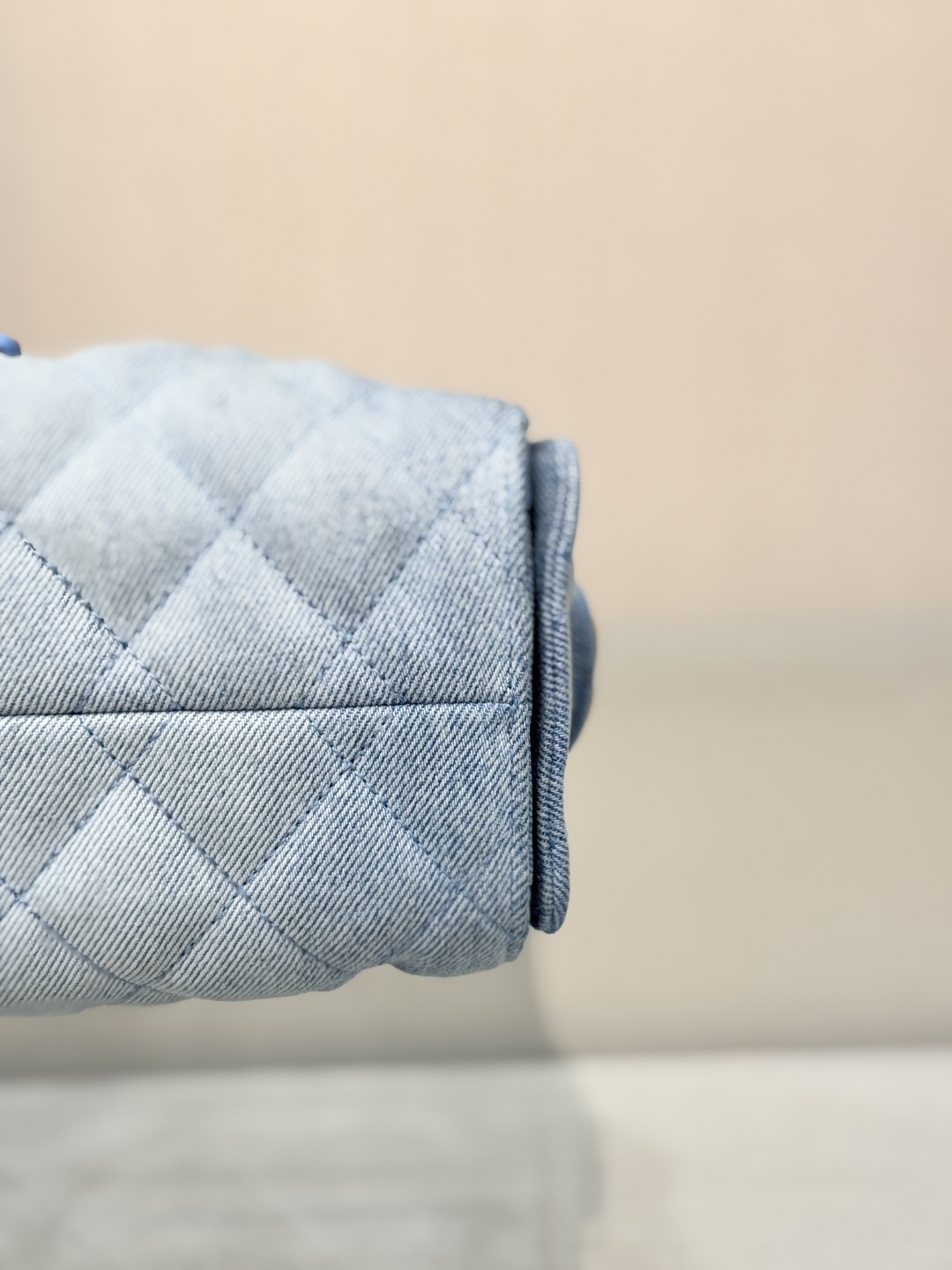 CHANEL 25 mini Handbag in Washed Denim(20*22*12.5cm)