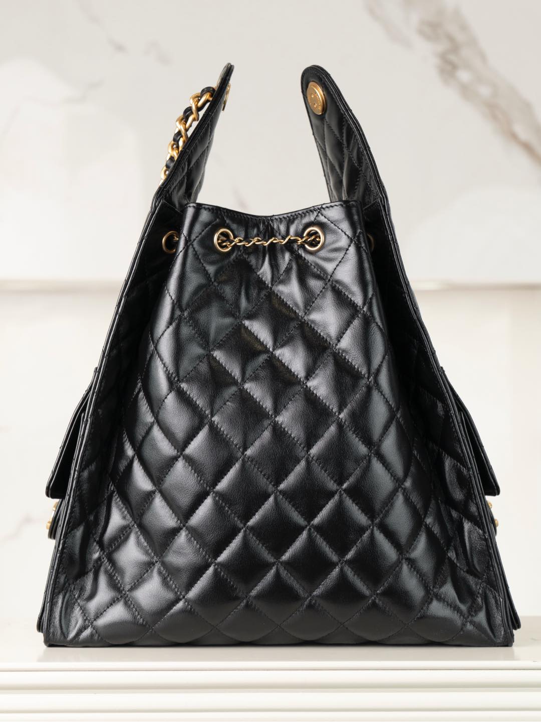 CHANEL 25 Medium Handbag in Black Calfskin Leather Master(40*30*15cm)