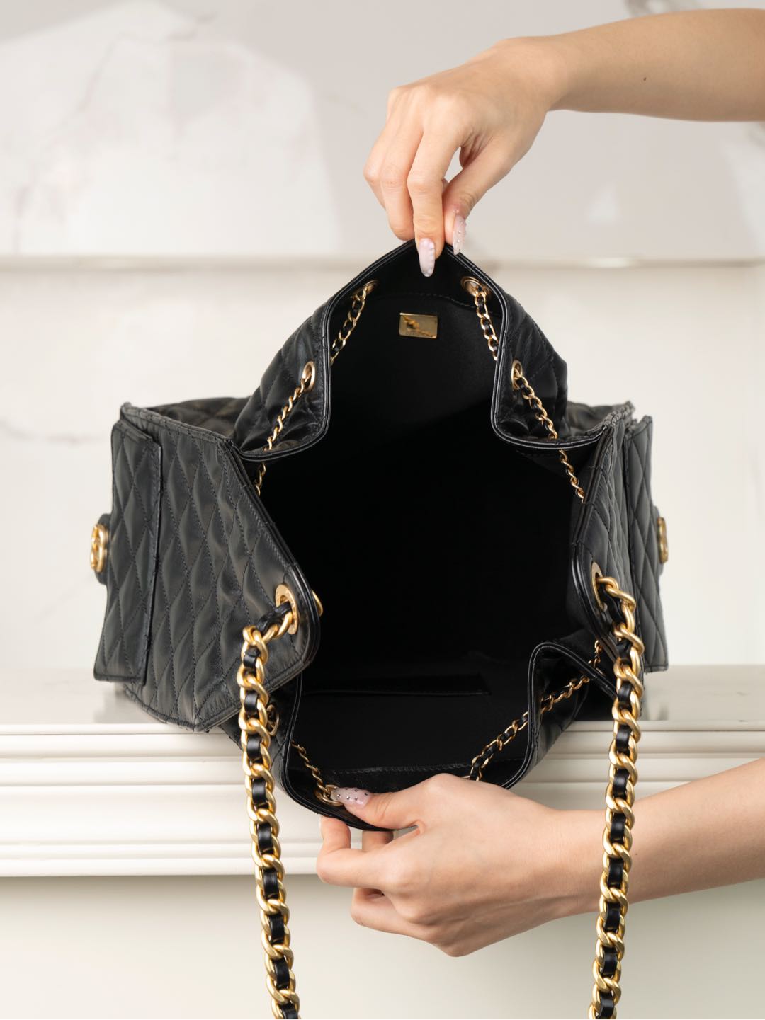CHANEL 25 Medium Handbag in Black Calfskin Leather Master(40*30*15cm)