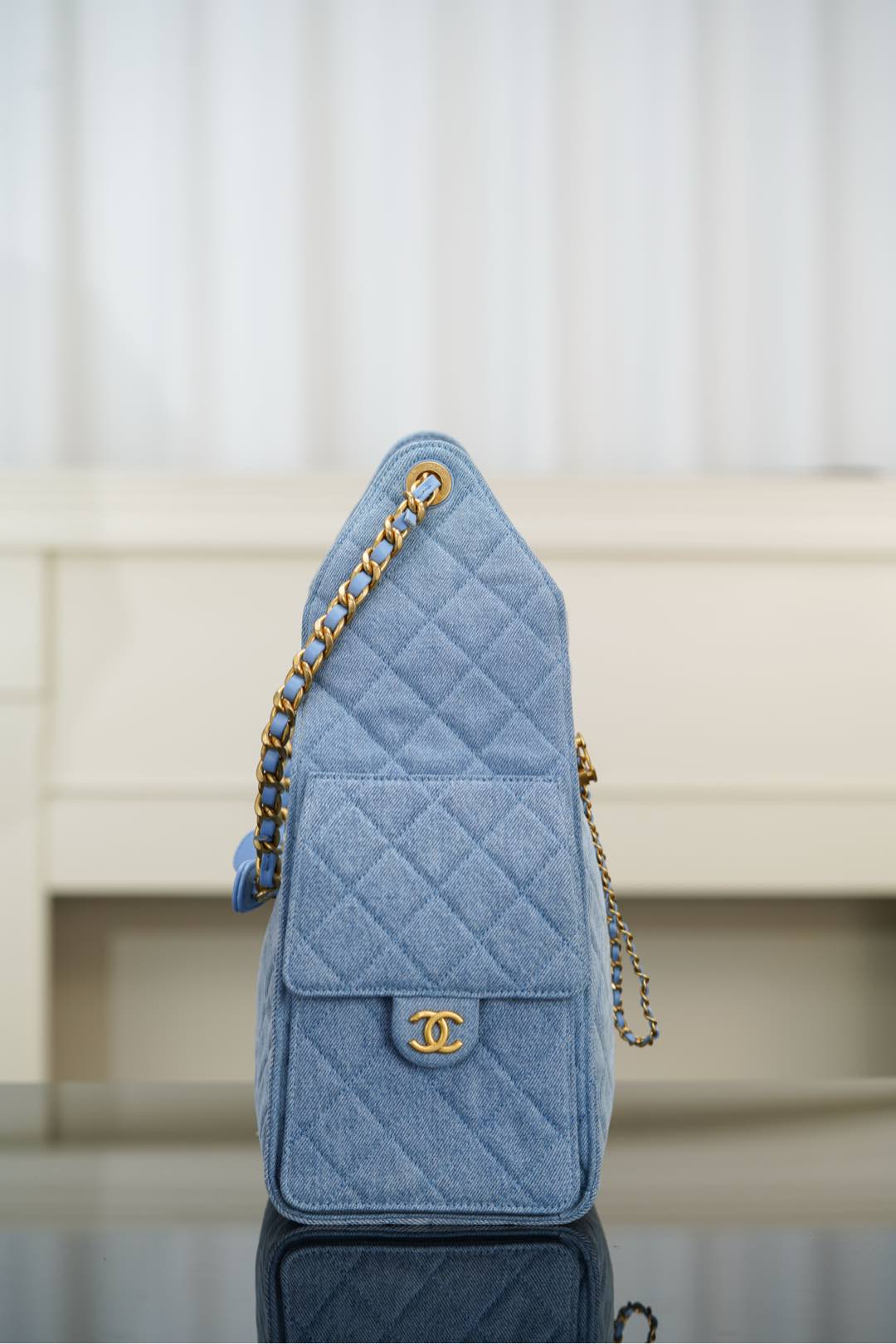 CHANEL 25 Medium Handbag in Washed Denim(40*30*15cm)