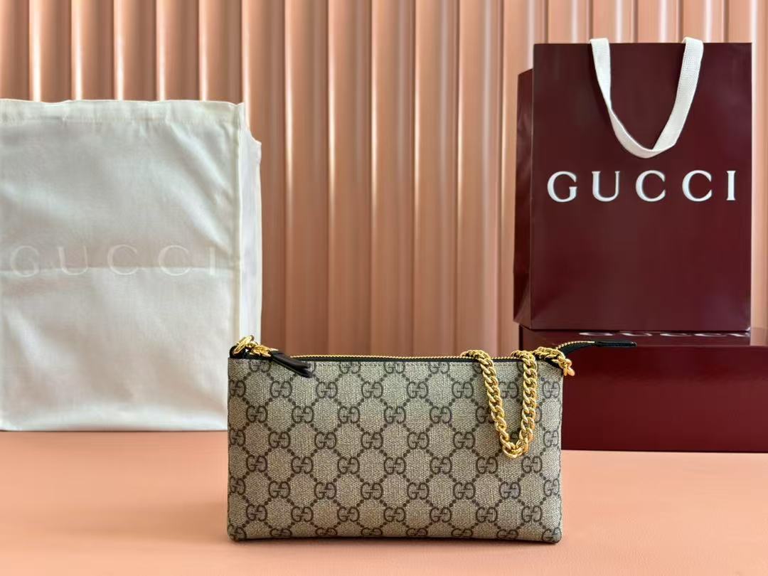 Gucci GG Supreme Monogram Wrist Wallet Black