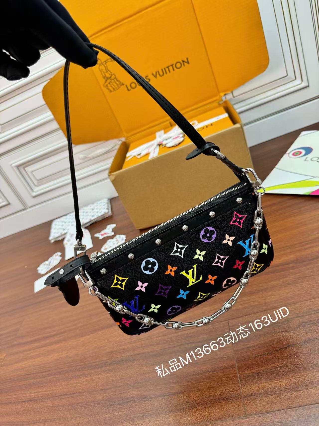 LV x TM Pochette Accessoires M13663 M13404