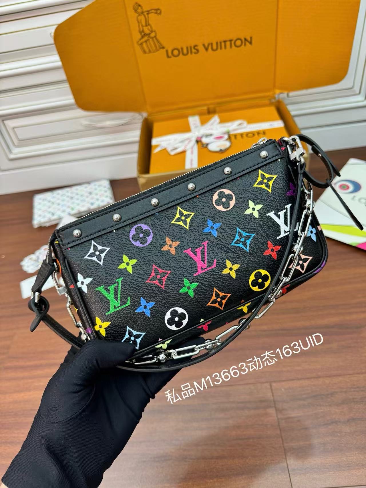 LV x TM Pochette Accessoires M13663 M13404