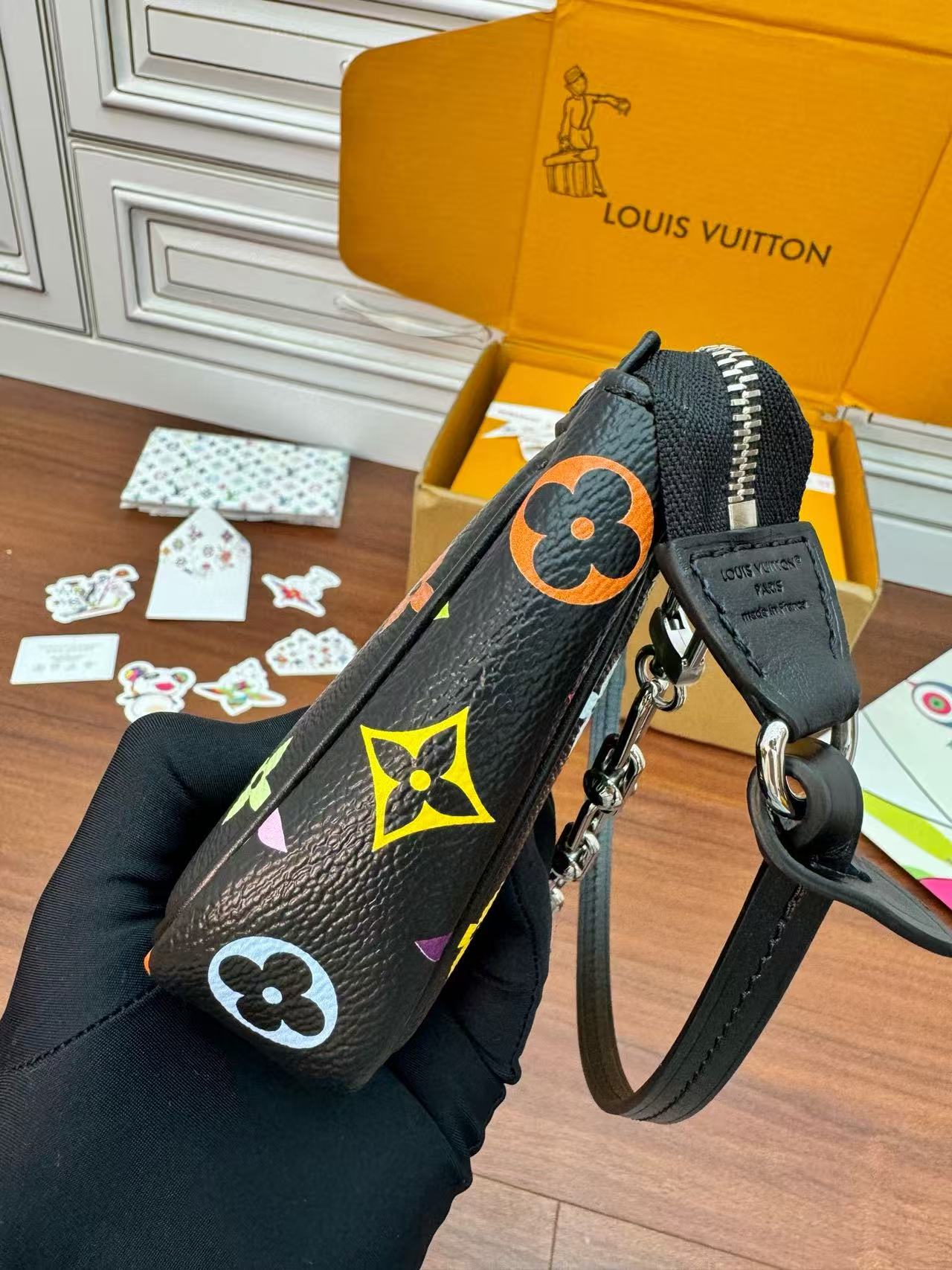 LV x TM Pochette Accessoires M13663 M13404