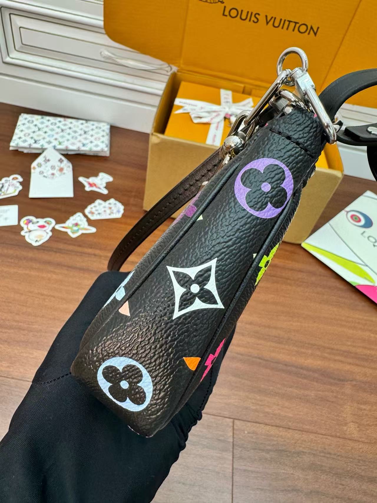 LV x TM Pochette Accessoires M13663 M13404