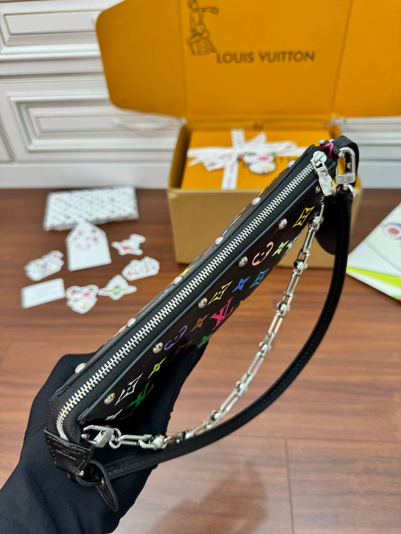 LV x TM Pochette Accessoires M13663 M13404