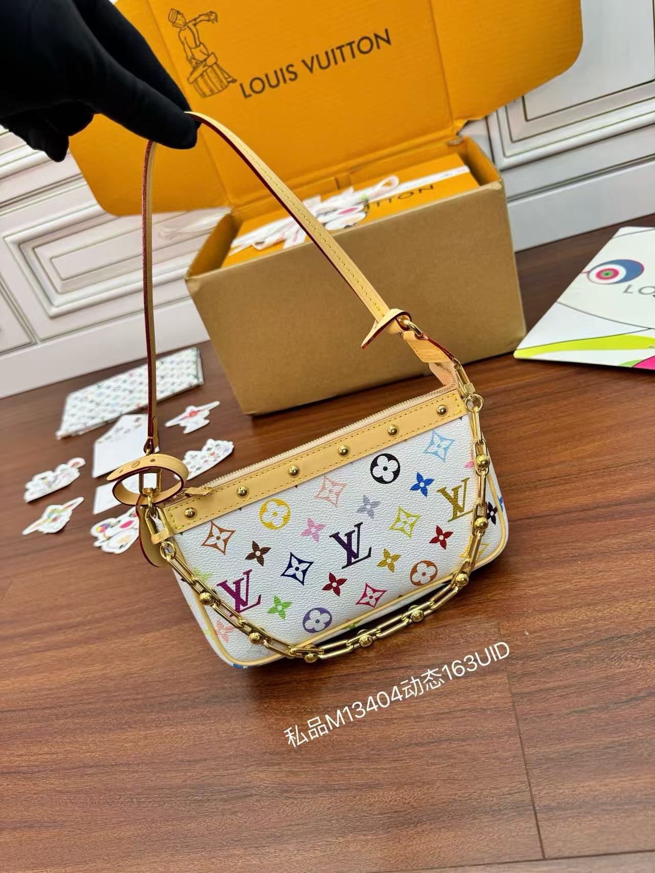 LV x TM Pochette Accessoires M13663 M13404