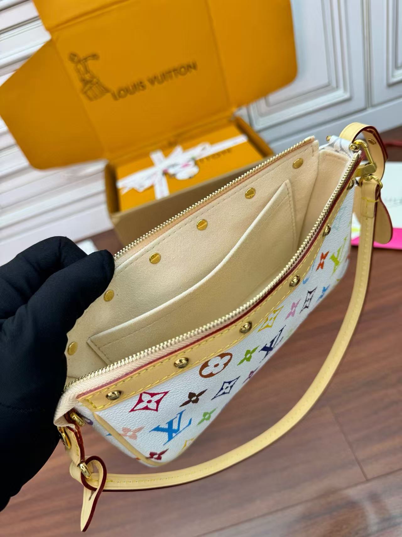 LV x TM Pochette Accessoires M13663 M13404