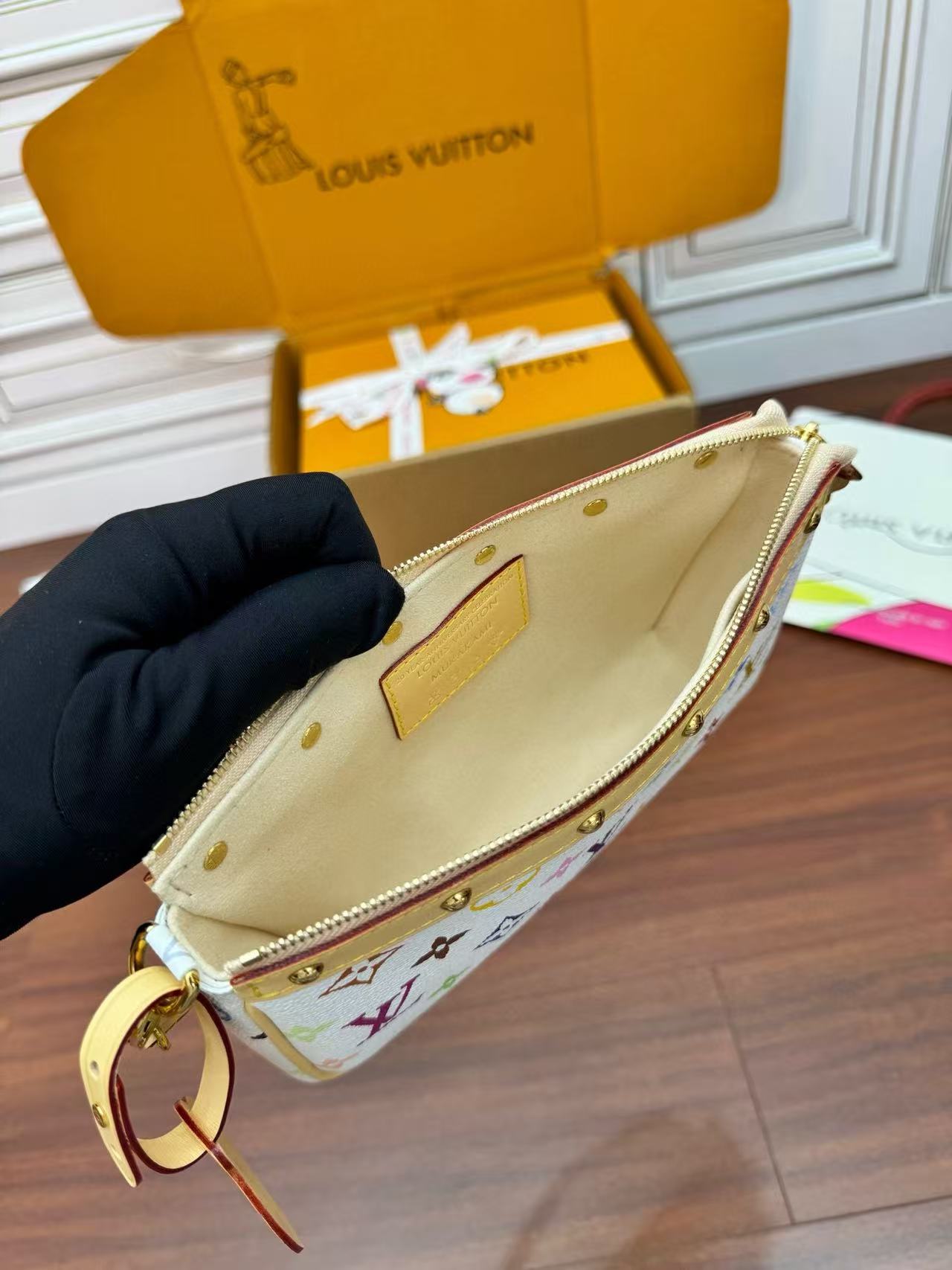 LV x TM Pochette Accessoires M13663 M13404