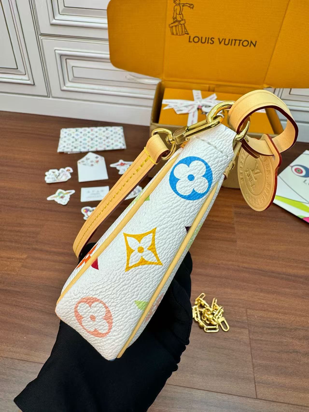LV x TM Pochette Accessoires M13663 M13404