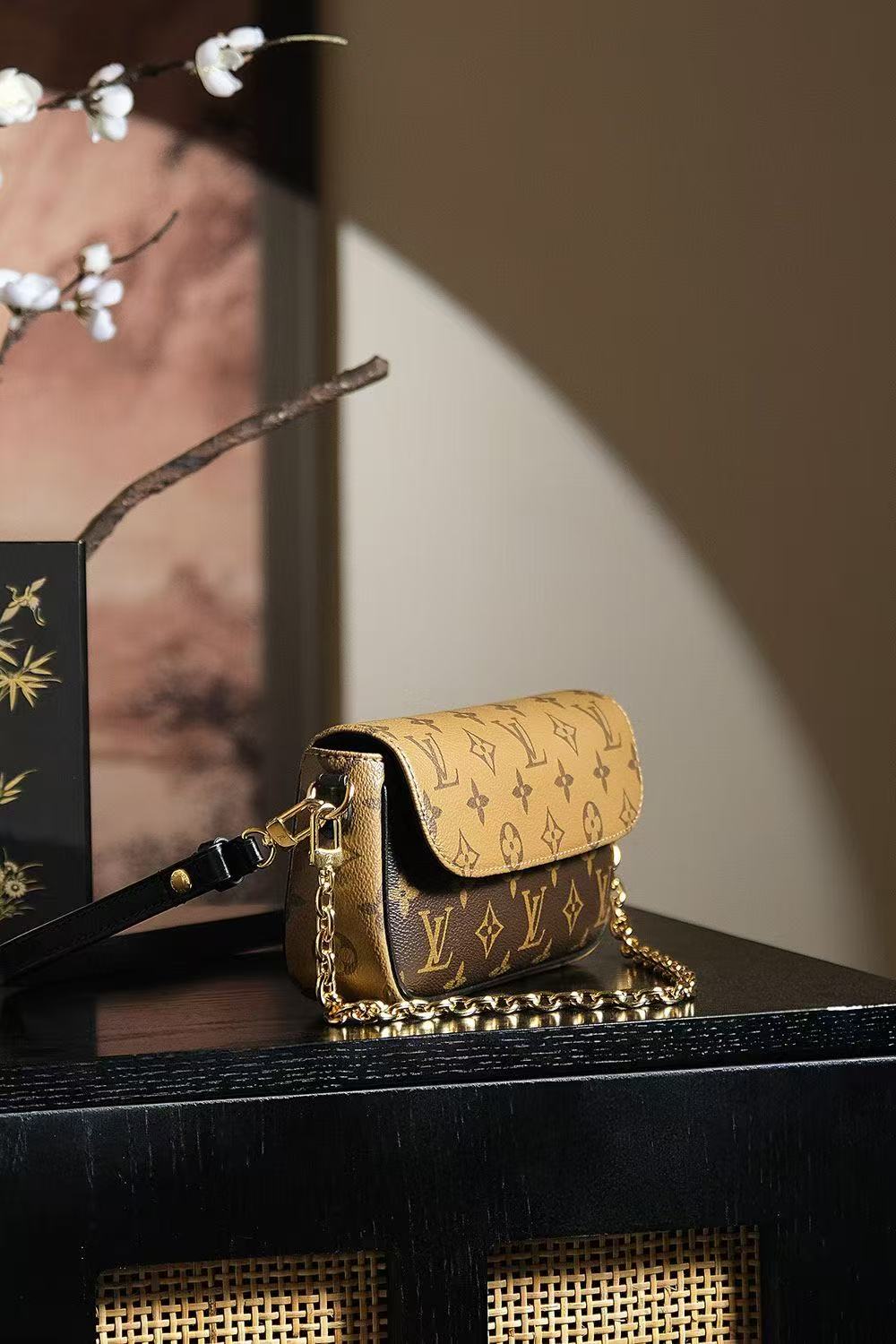 Louis Vuitton Wallet On Chain Ivy M26587
