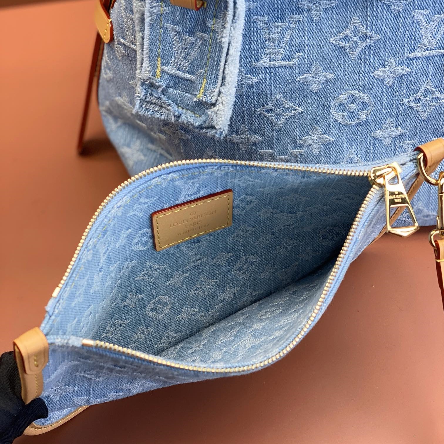 PO Louis Vuitton Carryall M11462